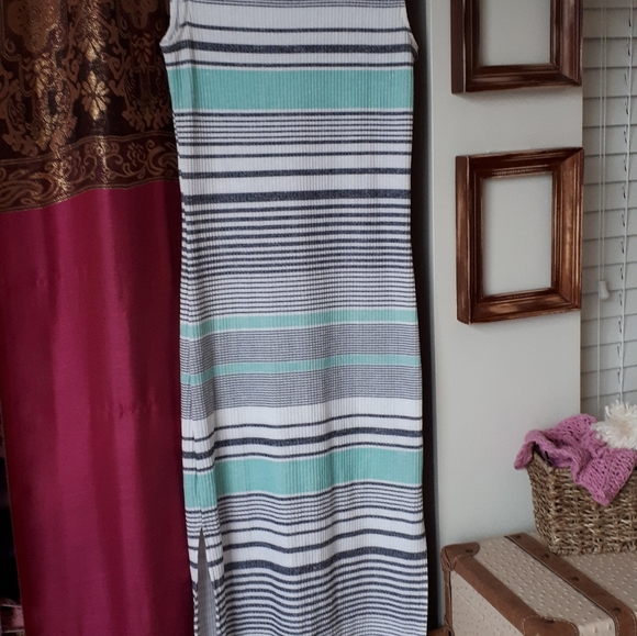 Dress - Picture 3 of 10